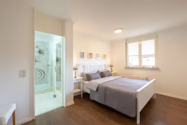 Ferienwohnung Sommerliebe - Schlafzimmer mit Doppelbett