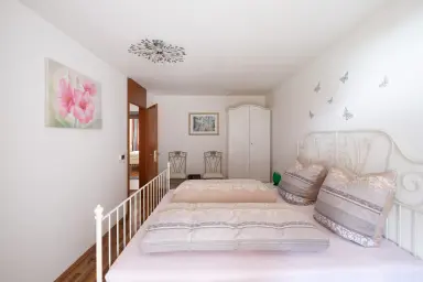 Ferienwohnung Sommerglück - Schlafzimmer mit Doppelbett