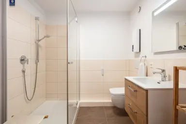 Ferienwohnung Sommerglück - Bad mit Dusche in Badewanne