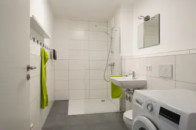 Ferienwohnung Badespaß - Bad mit bodentiefer Dusche