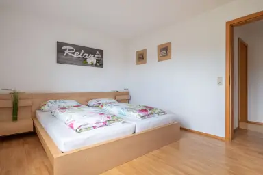 Ferienwohnung Familienoase - Hauptschlafzimmer mit Doppelbett