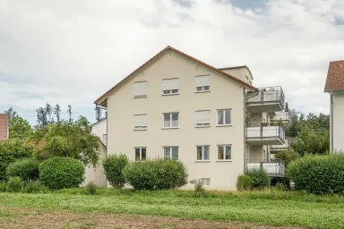 Ferienwohnung Familienoase - Hausansicht mit Fewo im Hochparterre