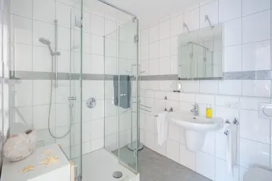 Ferienwohnung Ruheoase - Bad mit großer Dusche