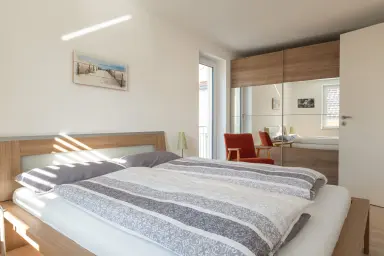 Ferienwohnung Ankerplatz - Erstes Schlafzimmer mit Doppelbett