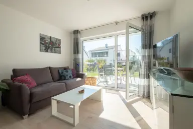 Ferienwohnung Wellenreiter - Helles Wohn-/Esszimmer mit Ausgang zur Terrasse