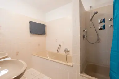 Ferienwohnung "Goldbacher Tobel" - Bad mit zwei Waschbecken