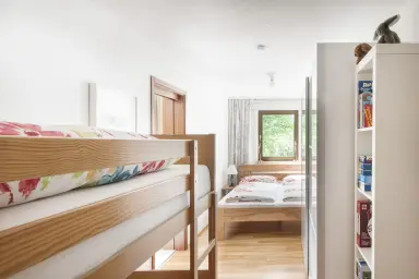 Ferienwohnung Uferresidenz - Kinderhochbett im Schlafzimmer