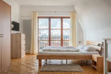 Ferienhaus La Perla  Apartment Seeblick - Doppelbett und TV