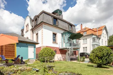 Villa am Schlosspark - Apartment "Breg" - Blick vom Garten auf das Haus