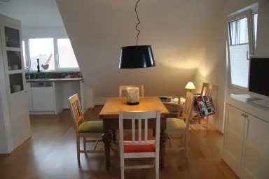 Ferienwohnung Seeblick Bodman - Essbereich mit Blick in die Küche