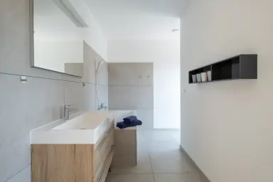Ferienhaus Lee - Modernes Tageslicht-Badezimmer