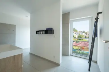 Ferienhaus Lee - Badezimmer mit bodenebener Dusche