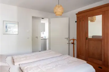 Ferienwohnung Urlaubsglück - Schlafzimmer mit Kleiderschrank