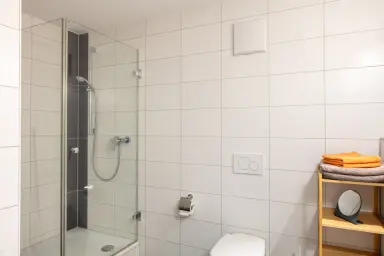Ferienwohnung Urlaubsglück - Badezimmer mit großer Dusche