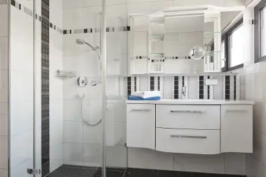 Ferienwohnung Penthouse Glückseeligkeit" - Badezimmer mit Dusche