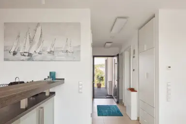 Ferienwohnung Penthouse Glückseeligkeit" - Küche und Eingangsbereich